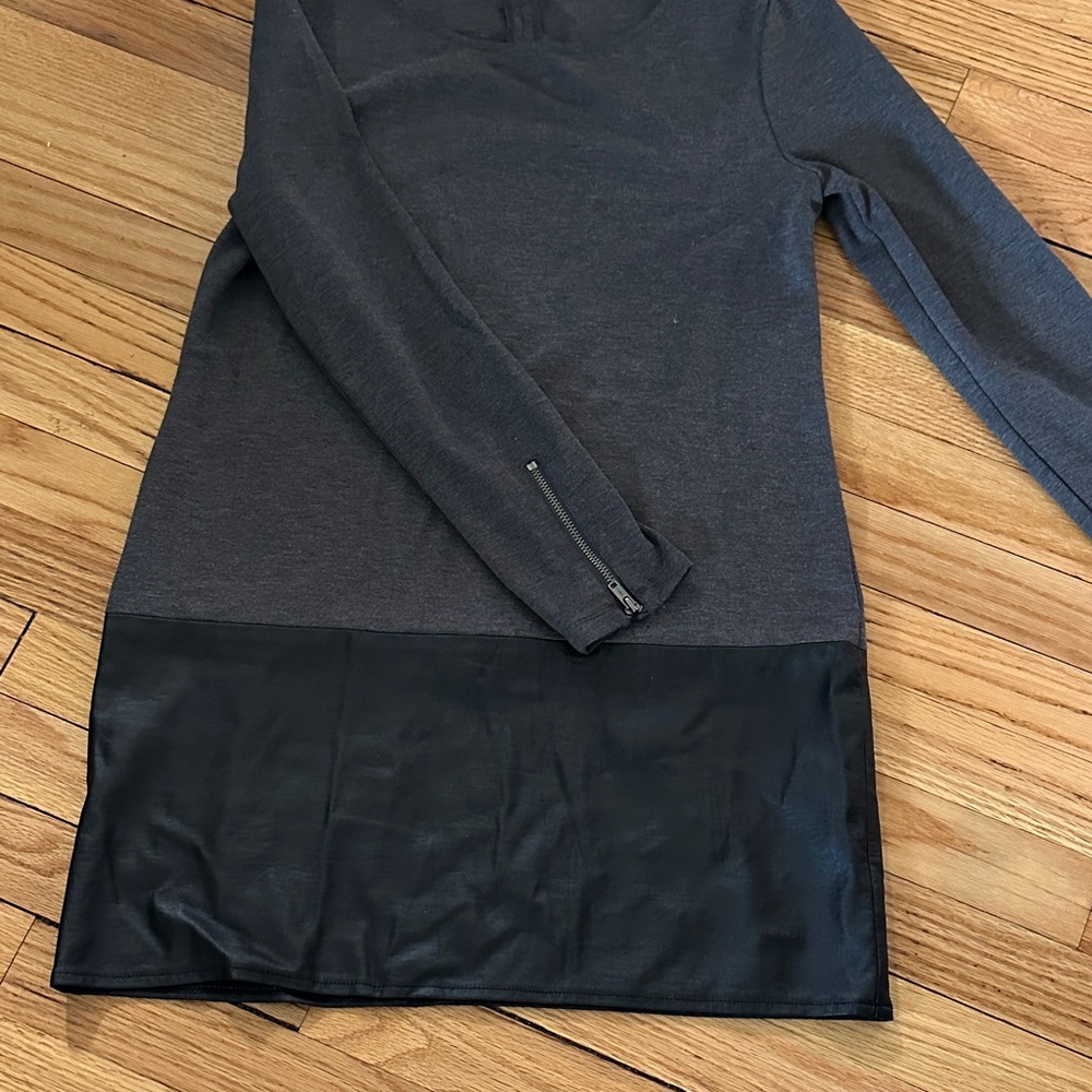 Banana Republic Gray and Black Tunic Top